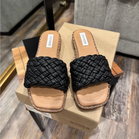 Steve Madden Black Woven Sandals - Picture 4 of 6